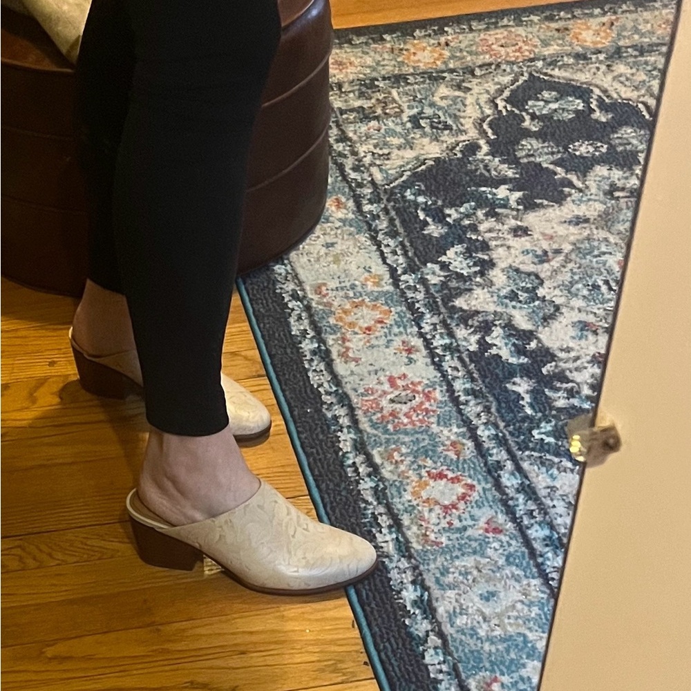 Cream Mules with Chunky Sole and Soft Material